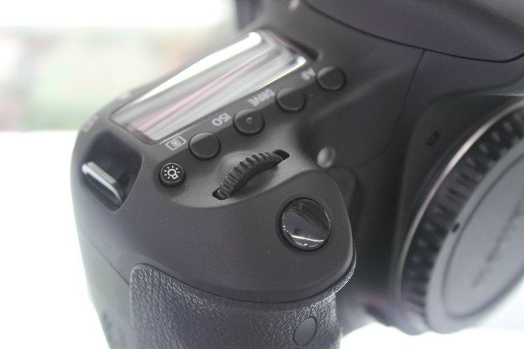 Canon-EOS-60D-18-MP-CMOS-Digital-SLR-Camera-with-18-55mm-f-3-5-5-1