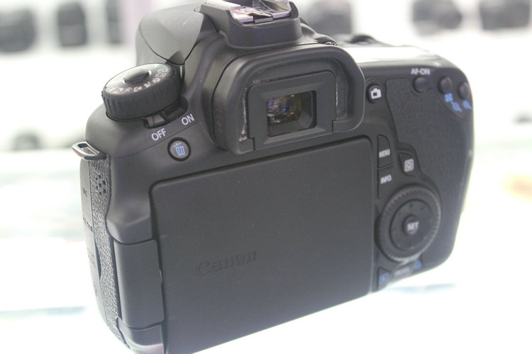 Canon-EOS-60D-18-MP-CMOS-Digital-SLR-Camera-with-18-55mm-f-3-5-5-2